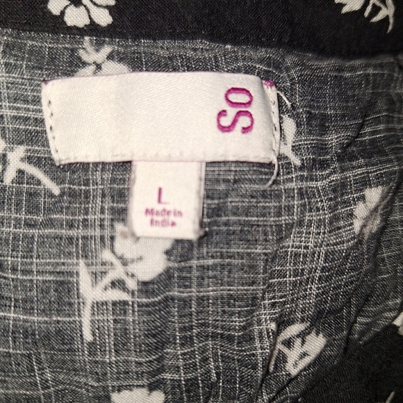 So large floral blouse button-down ties at waist - Picture 7 of 7